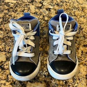 Toddler size 7 converse